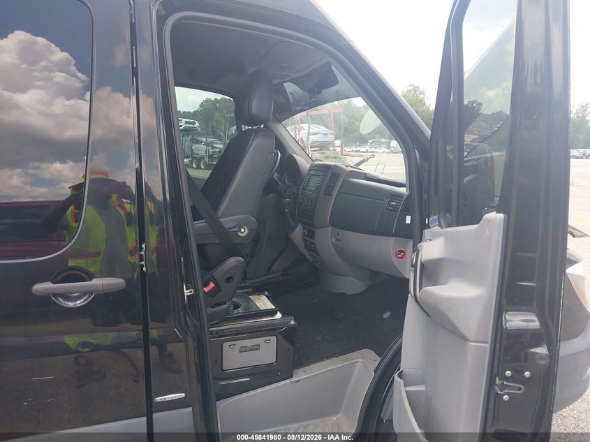 2015 MERCEDES-BENZ SPRINTER 2500 auction photo 5
