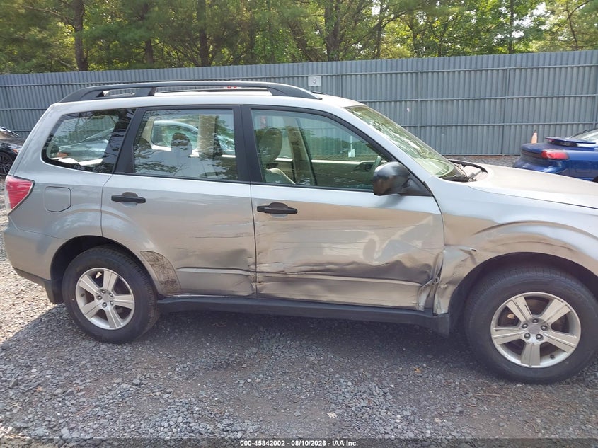2011 SUBARU FORESTER auction photo 6