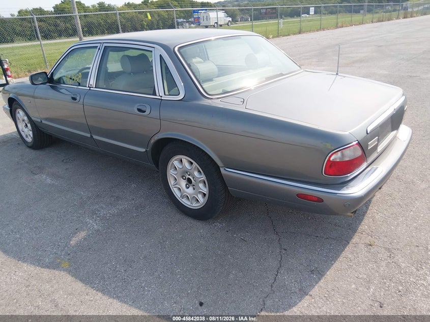 2002 JAGUAR XJ8 auction photo 3