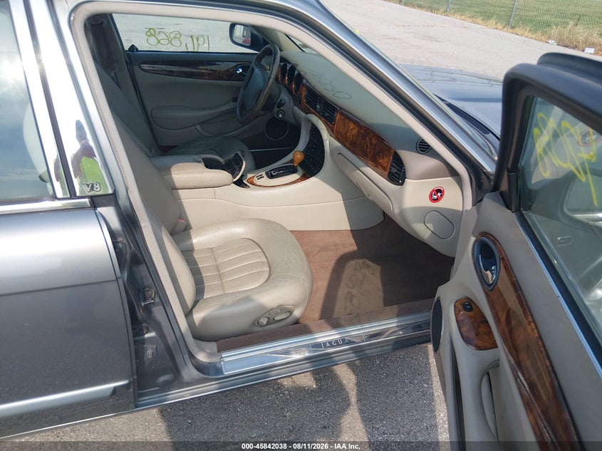 2002 JAGUAR XJ8 auction photo 5