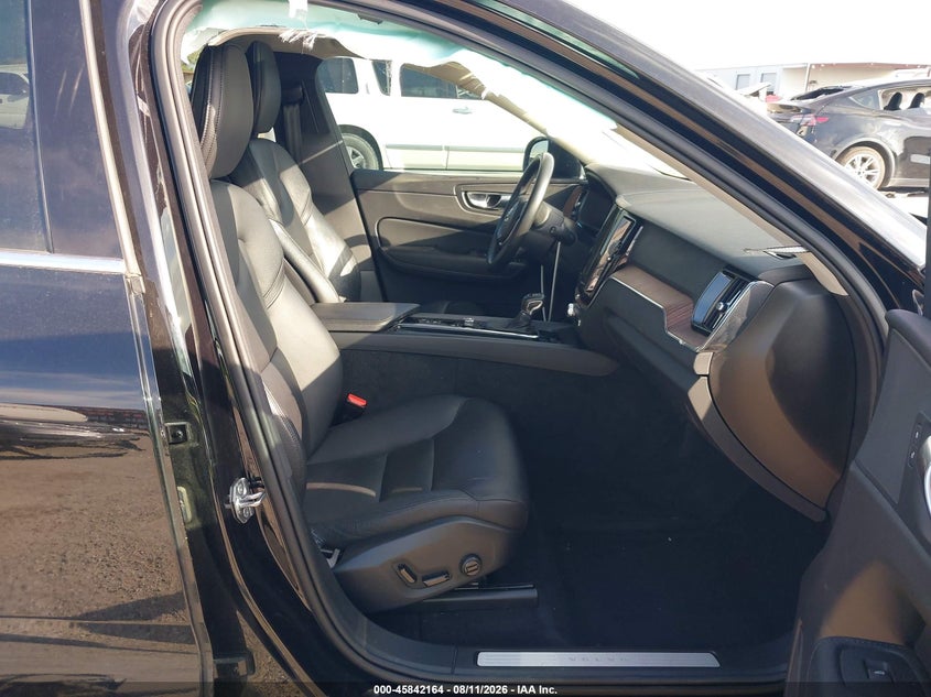 2021 VOLVO XC60 auction photo 5