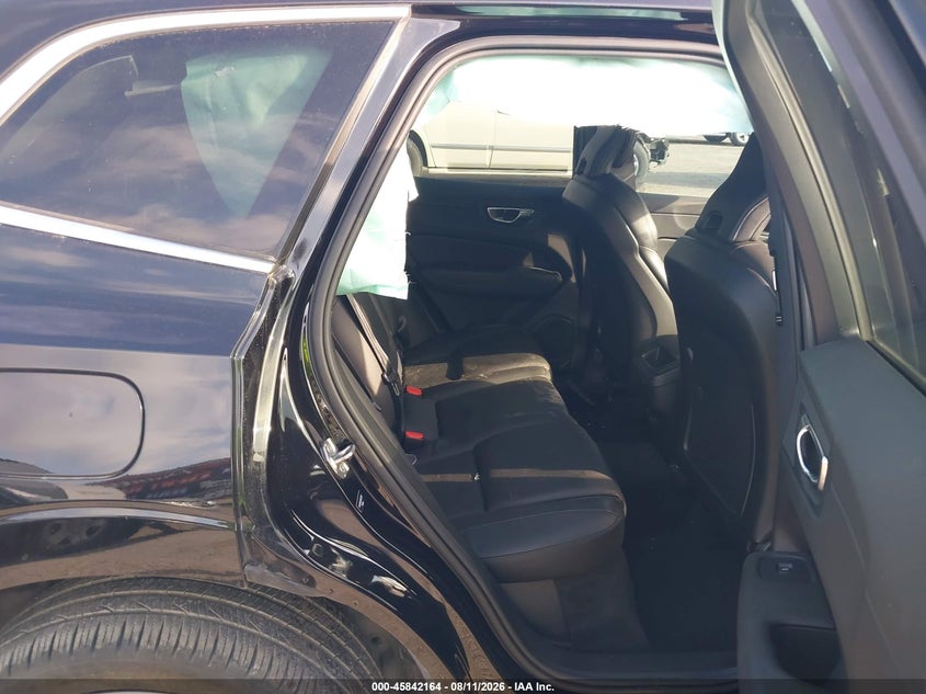 2021 VOLVO XC60 auction photo 8