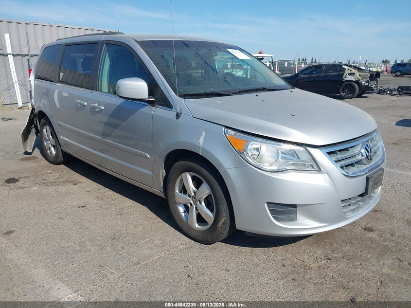 2011 VOLKSWAGEN ROUTAN — zdjęcie z aukcji