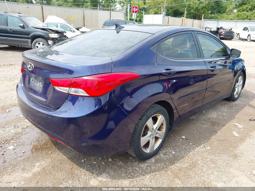 2013 HYUNDAI ELANTRA auction photo 4