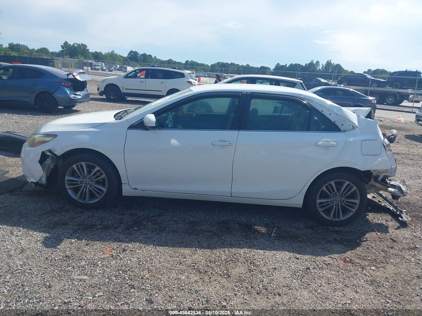 TOYOTA CAMRY - zdjęcie 15