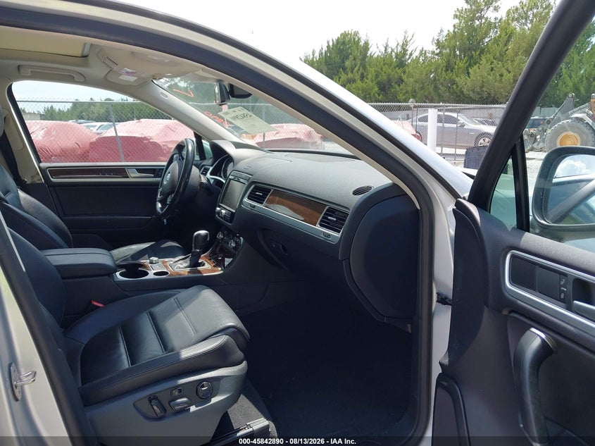 VOLKSWAGEN TOUAREG 2016 VIN WVGEP9BP3GD002761