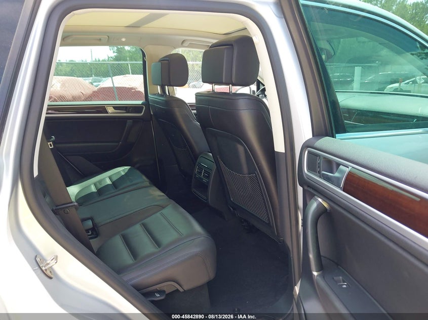 VOLKSWAGEN TOUAREG 2016 VIN WVGEP9BP3GD002761
