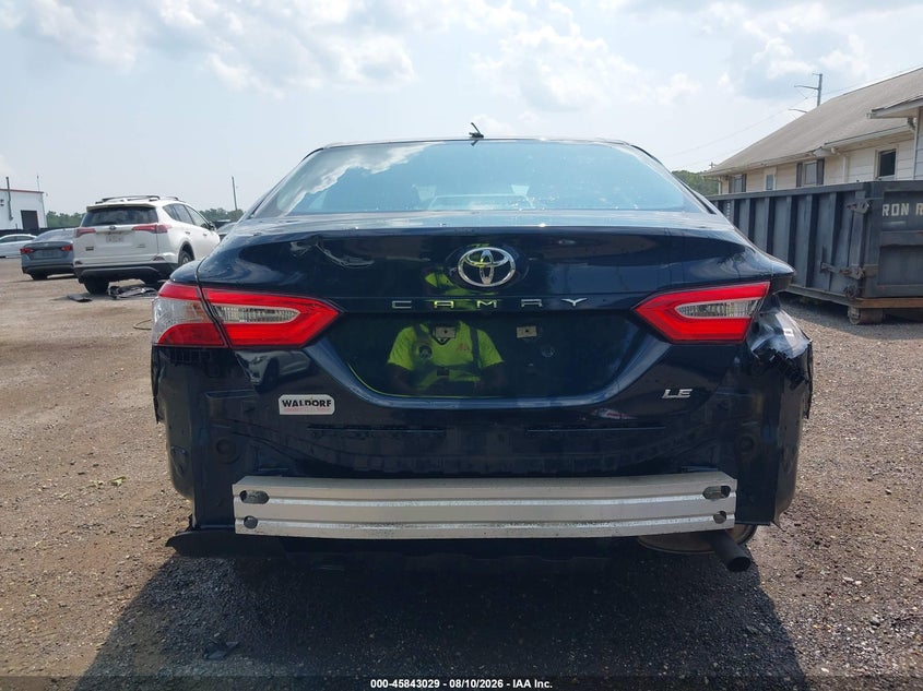 TOYOTA CAMRY - zdjęcie 17