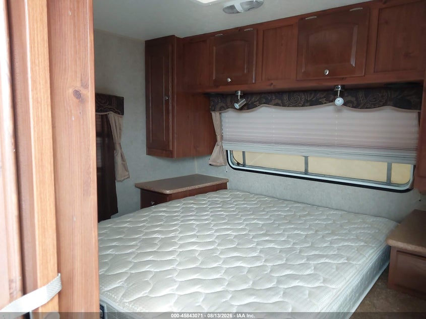 2012 FOREST RIVER CLASSIC SUPER LITE S auction photo 8