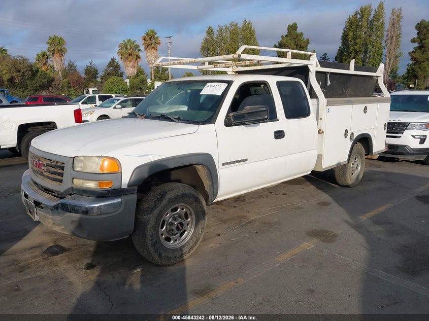 2005 GMC SIERRA 2500HD auction photo 2