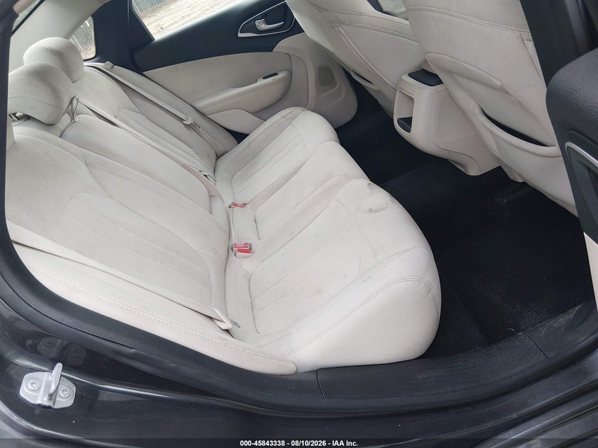 2016 CHRYSLER 200 auction photo 8