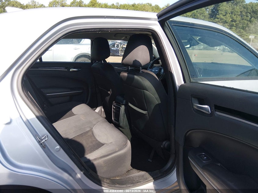 2023 CHRYSLER 300 auction photo 8
