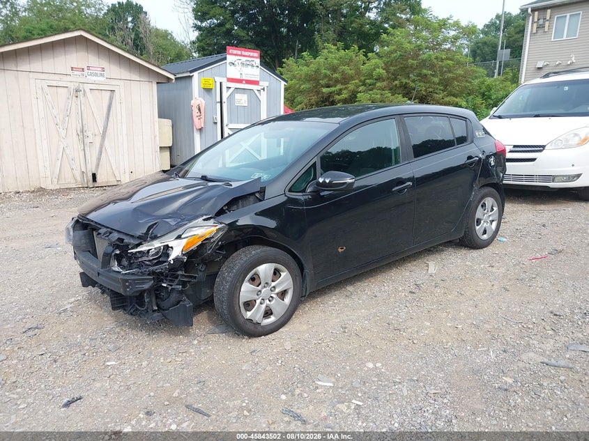 2017 Kia Forte, Front & Rear, IAAI, VIN KNAFK5A88H5679971 — photo 2