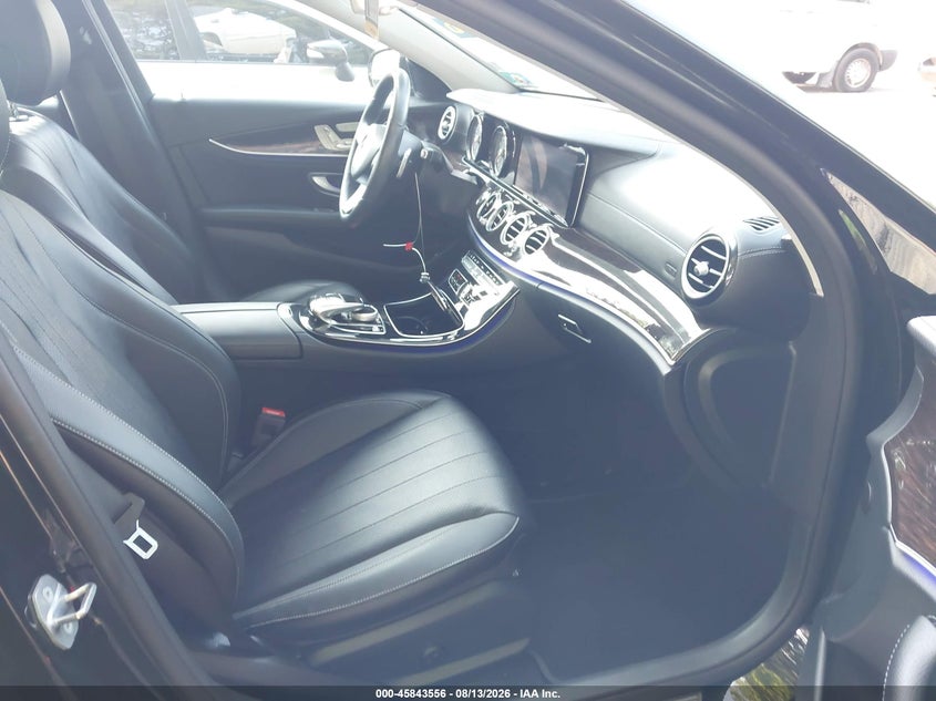 MERCEDES-BENZ E 300 2018 VIN WDDZF4KB5JA390185
