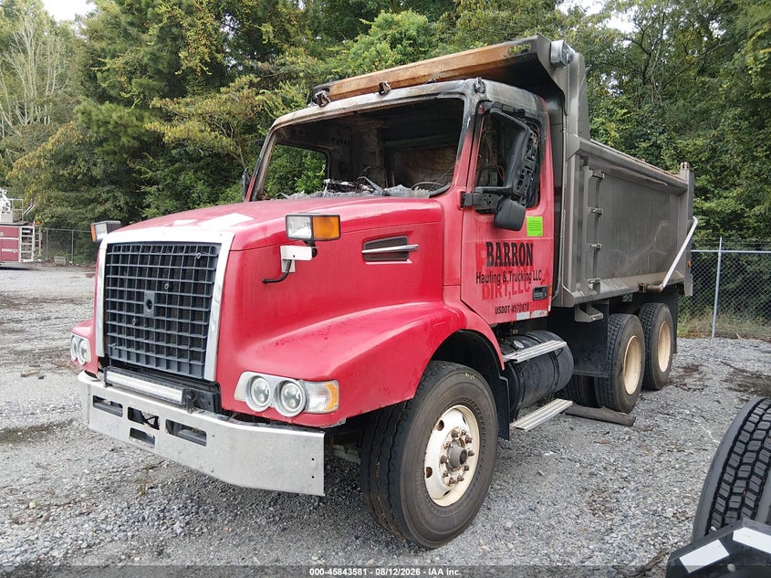 2004 VOLVO VHD auction photo 2