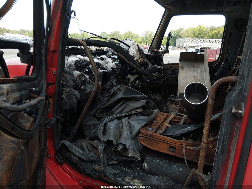 2004 VOLVO VHD auction photo 5