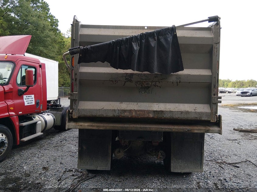 2004 VOLVO VHD auction photo 8