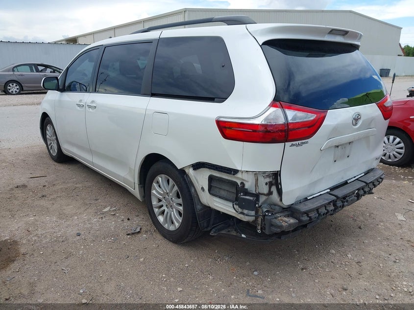 2015 TOYOTA SIENNA auction photo 3
