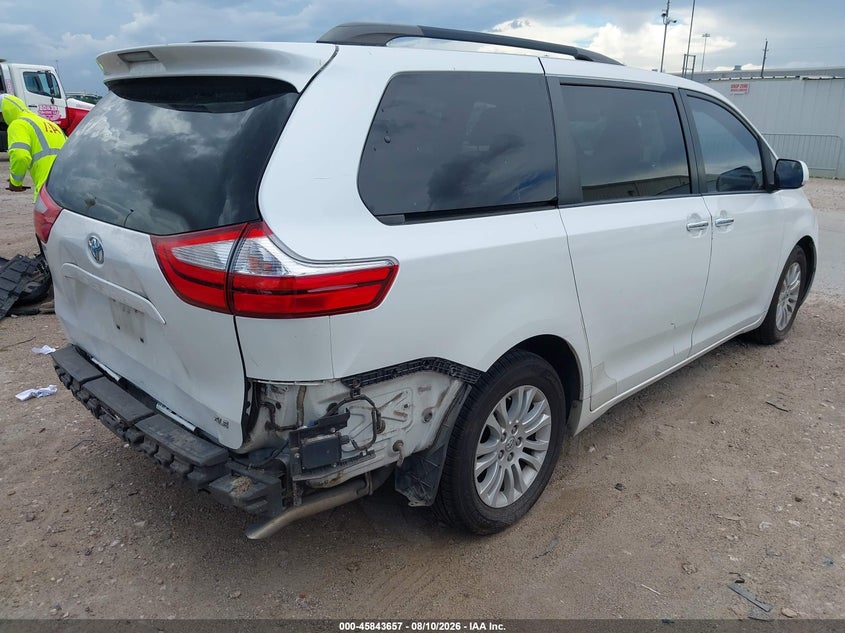 2015 TOYOTA SIENNA auction photo 4