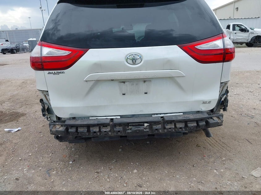 2015 TOYOTA SIENNA auction photo 6