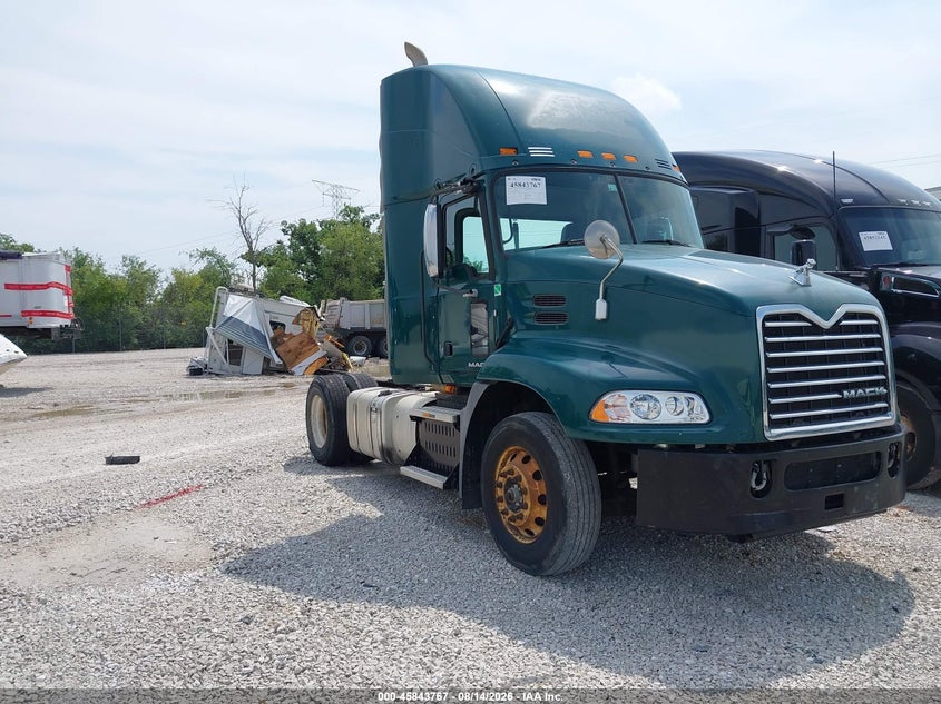 2017 MACK PINNACLE