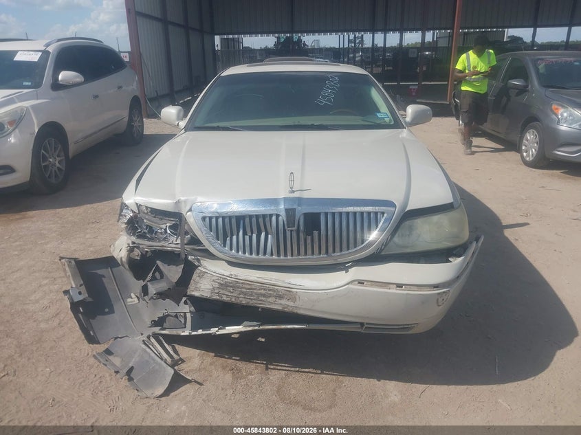 LINCOLN TOWN CAR 2007 VIN 1LNHM83V77Y601829
