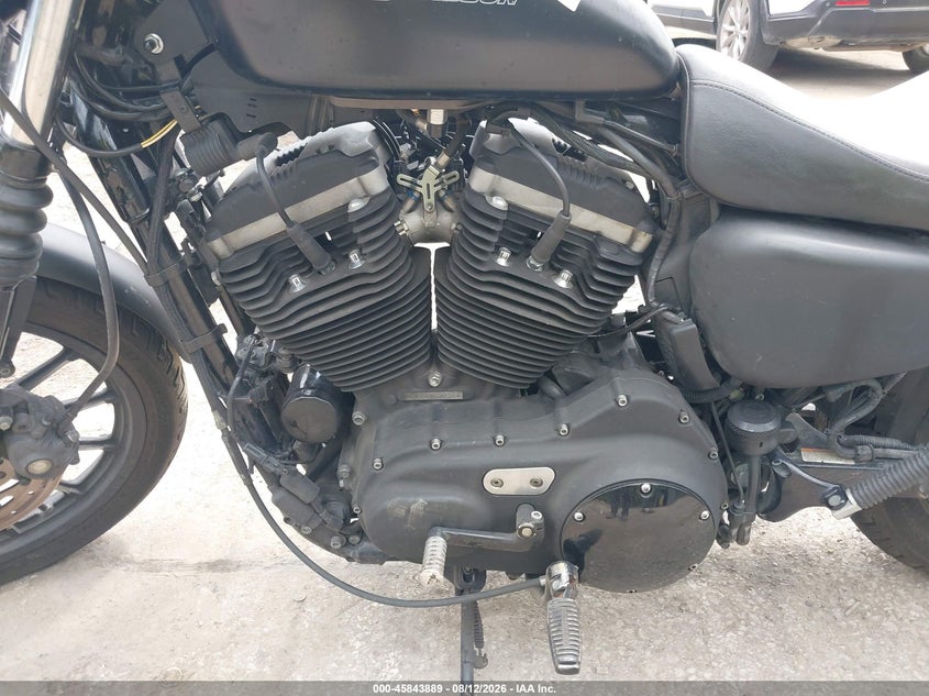 HARLEY-DAVIDSON XL883 2010