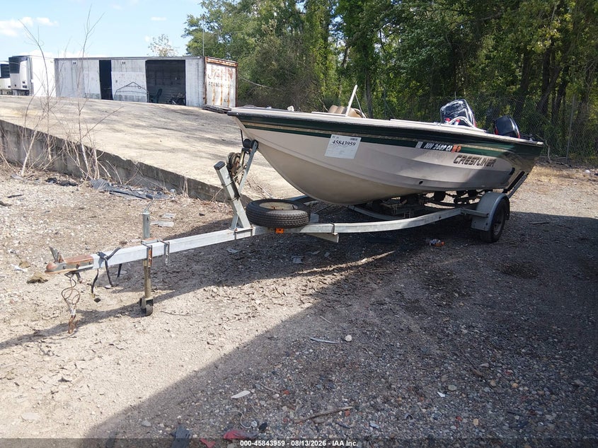 2000 CRESTLINER 17' auction photo 2