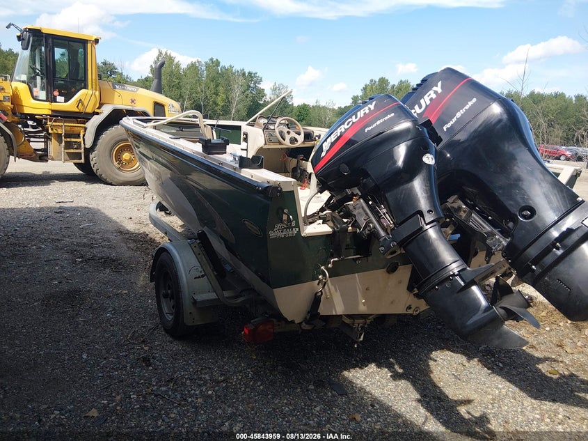 2000 CRESTLINER 17' auction photo 3