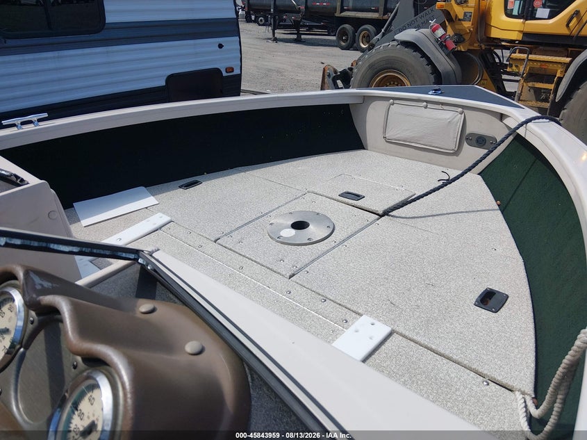 2000 CRESTLINER 17' auction photo 5