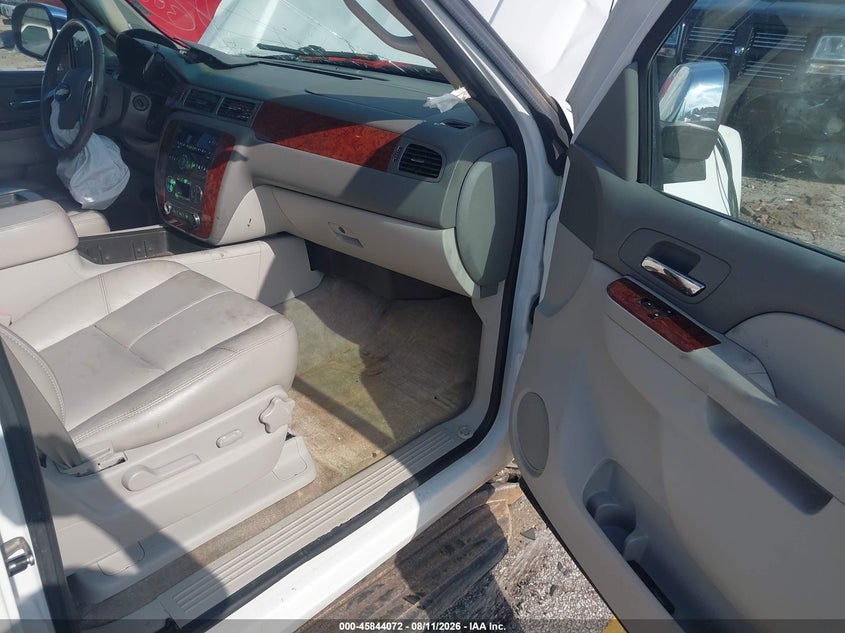 2011 CHEVROLET AVALANCHE 1500 auction photo 5