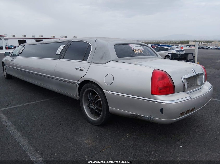 LINCOLN TOWN CAR 2004 VIN 1L1FM81W64Y646938