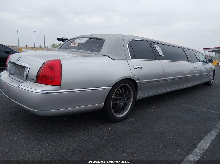 LINCOLN TOWN CAR 2004 VIN 1L1FM81W64Y646938