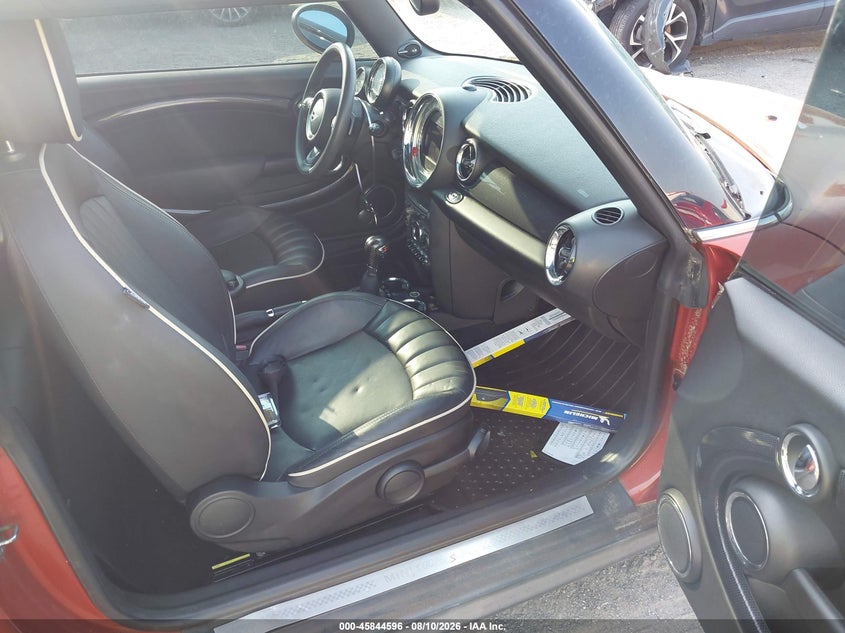 2014 MINI CONVERTIBLE auction photo 5