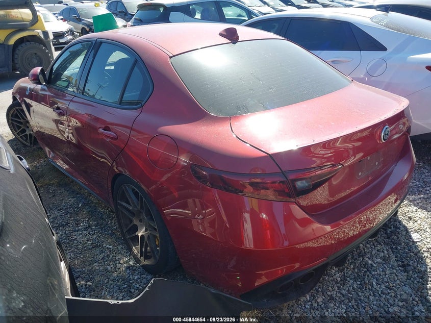 Vin: zarfaeav0h7553013, lot: 46343562, alfa romeo giulia quadrifoglio quadrifoglio 20173