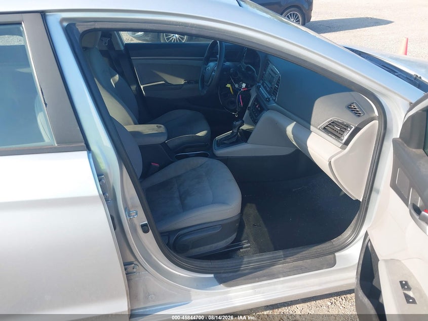 2017 HYUNDAI ELANTRA auction photo 5