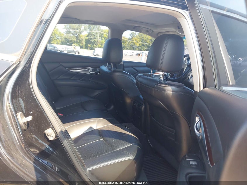 2011 INFINITI M56 auction photo 8