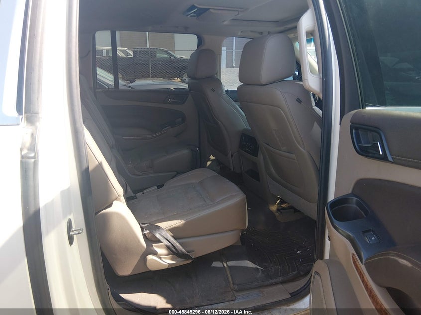 CHEVROLET SUBURBAN - zdjęcie 8