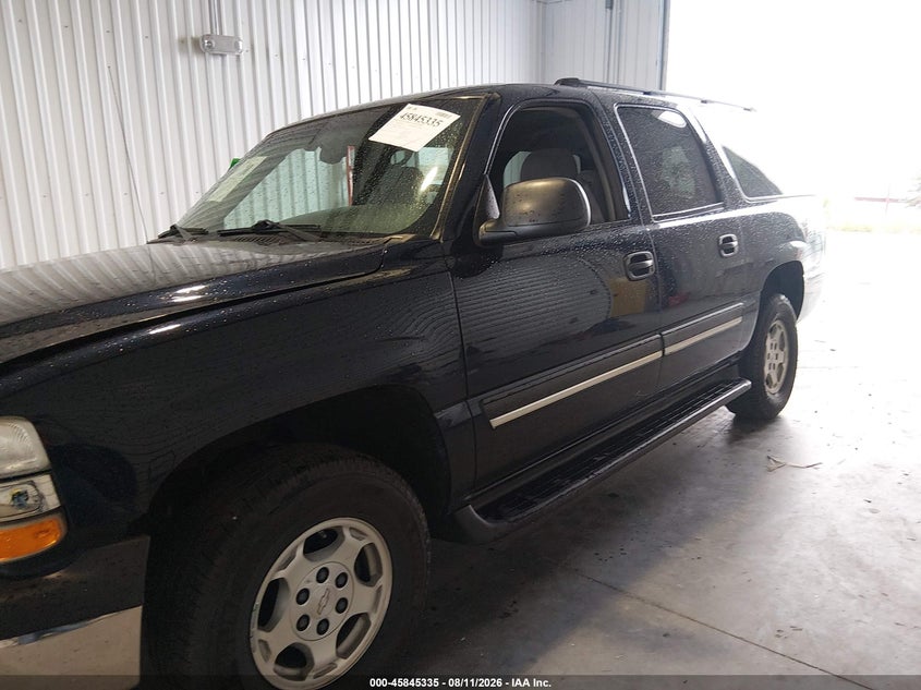 2004 CHEVROLET SUBURBAN 1500 auction photo 2
