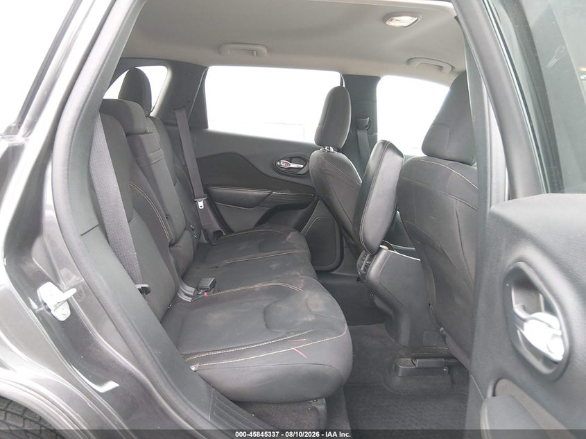 2016 JEEP CHEROKEE auction photo 8
