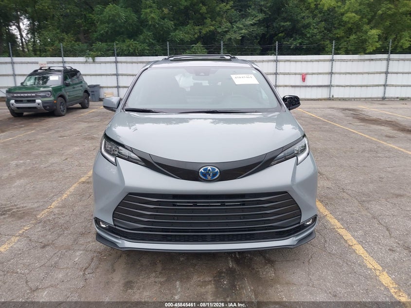 TOYOTA SIENNA - zdjęcie 12