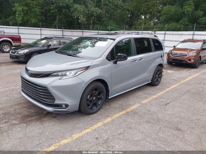 TOYOTA SIENNA - zdjęcie 2