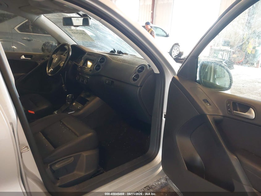 2016 VOLKSWAGEN TIGUAN auction photo 5