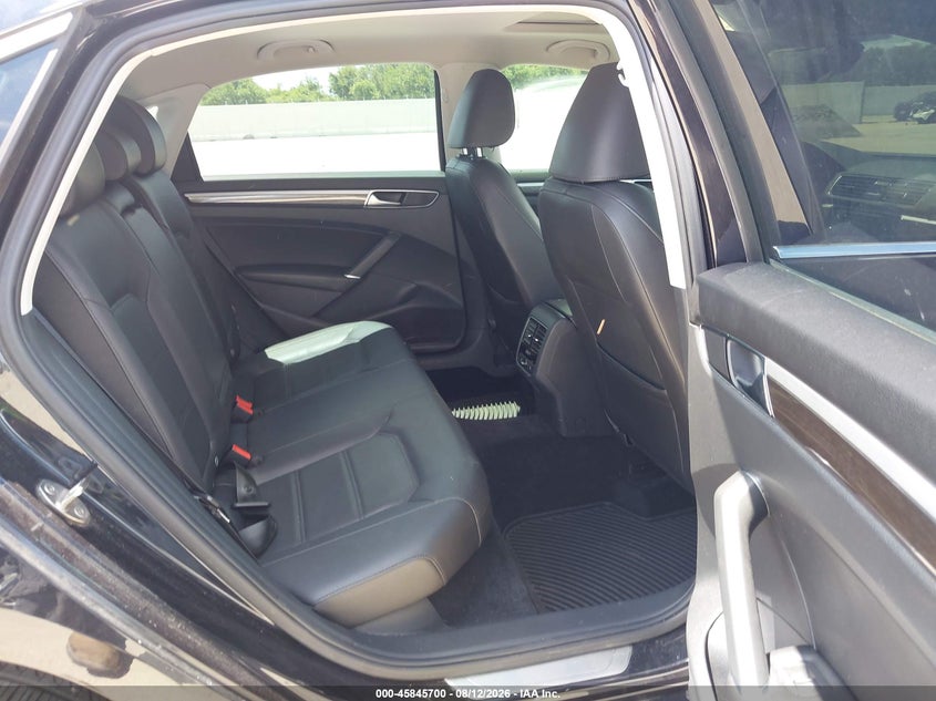 VOLKSWAGEN PASSAT 2018 VIN 1VWBA7A33JC029464