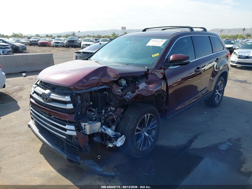 2019 Toyota Highlander, Left Front, IAAI, VIN 5TDZZRFH6KS358878 — photo 2