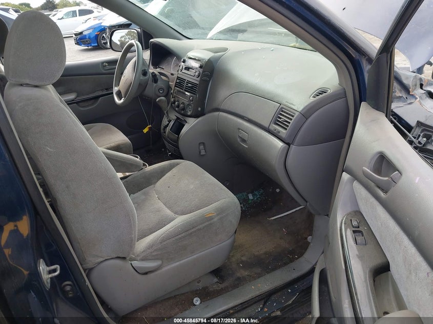 2005 TOYOTA SIENNA auction photo 5