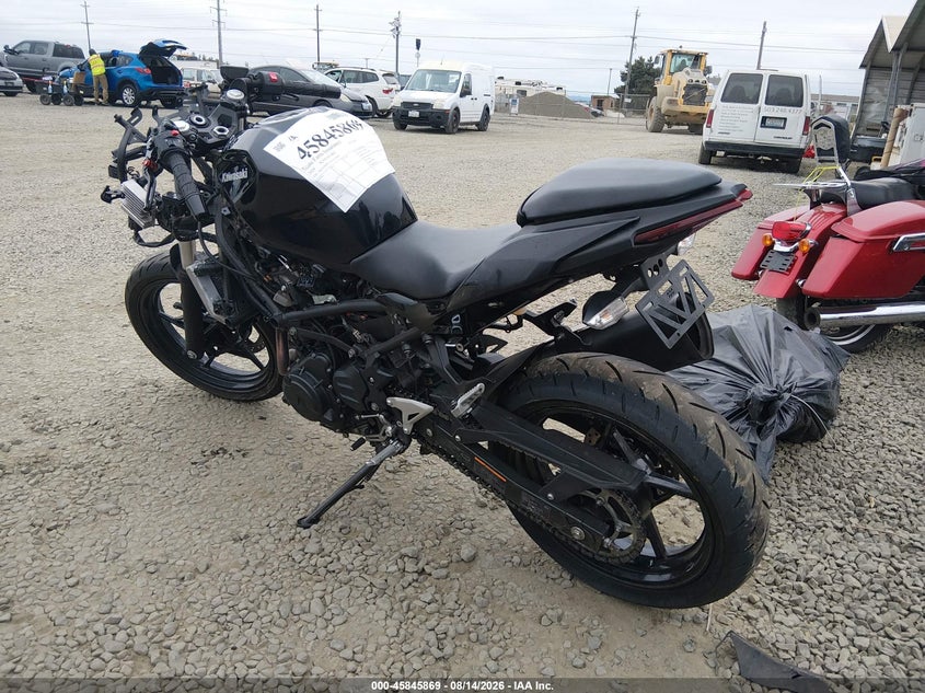 KAWASAKI EX500 2024