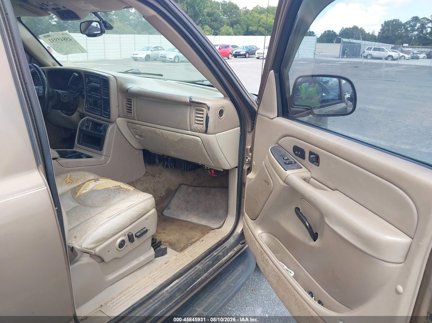 2004 CHEVROLET TAHOE auction photo 5
