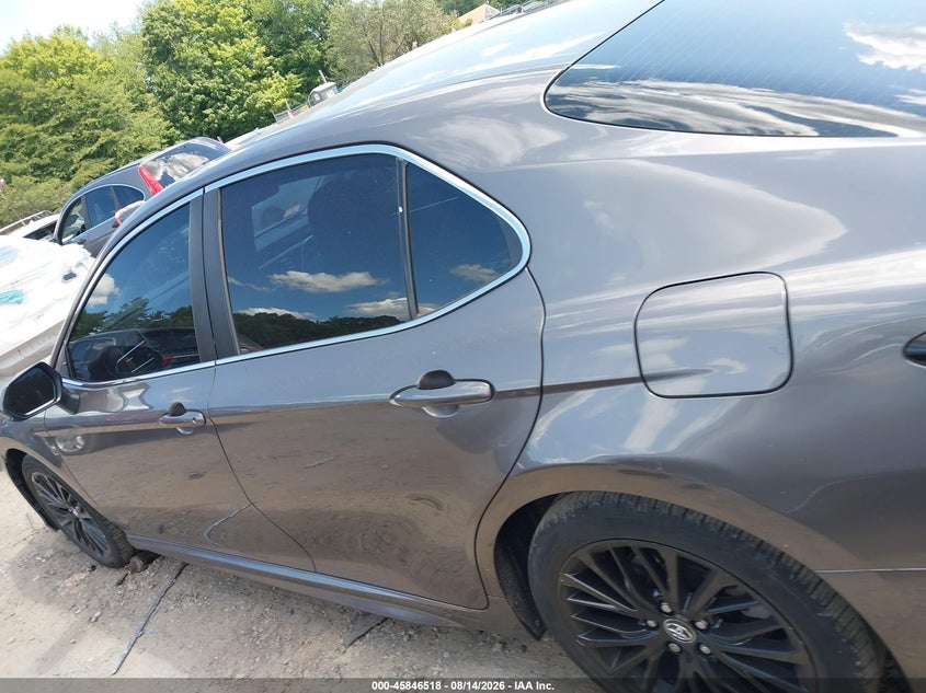 TOYOTA CAMRY - zdjęcie 14