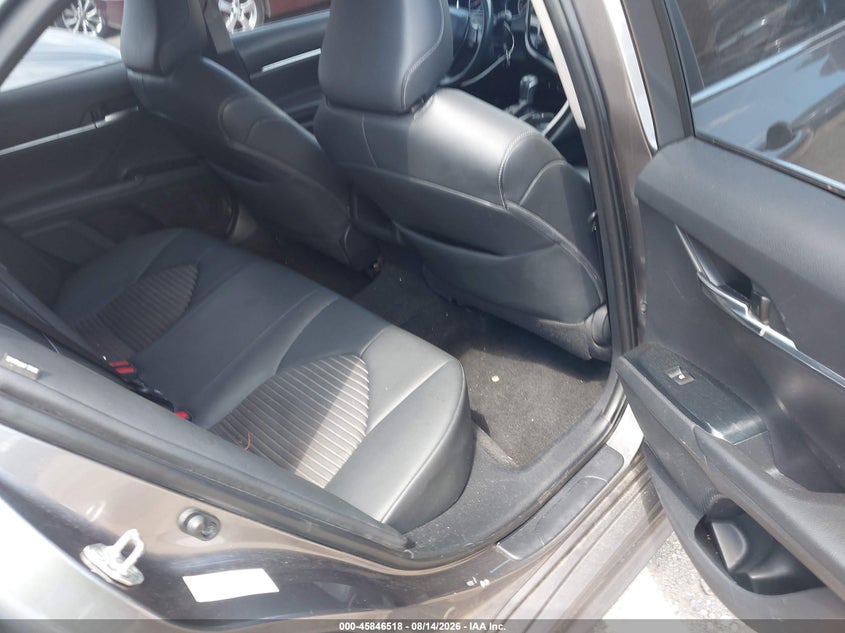 TOYOTA CAMRY - zdjęcie 8